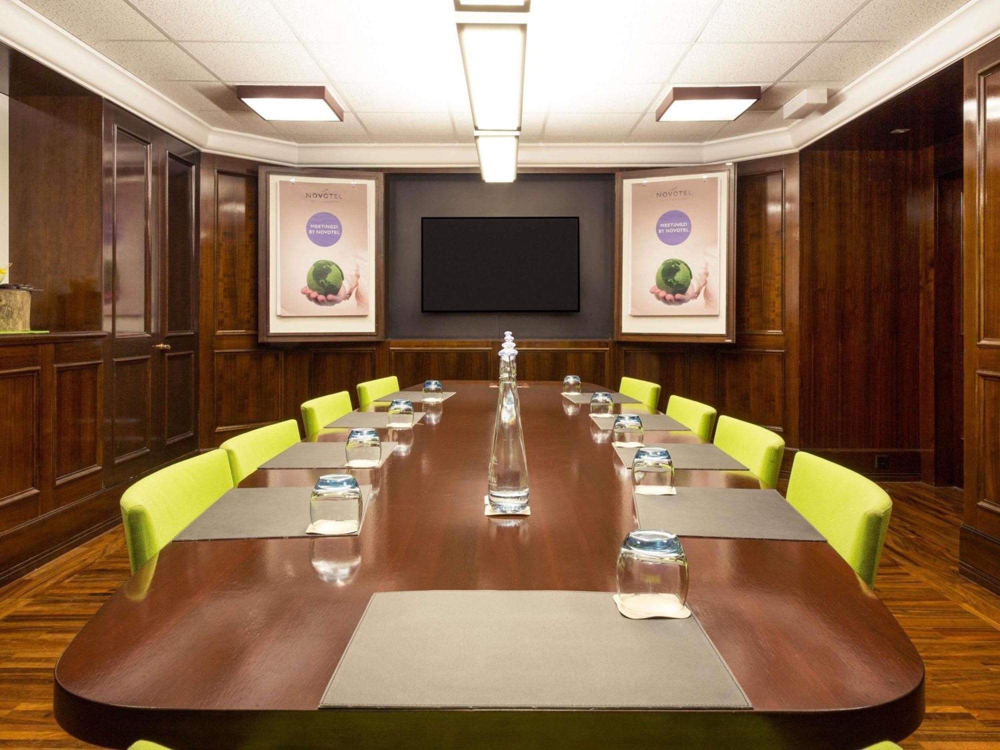 Novotel Centre Hotel 4*