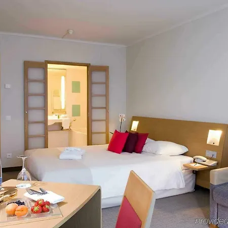 Novotel Centre Hotel 4*